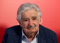 Pepe Mujica é hospitalizado para continuar tratamento contra câncer