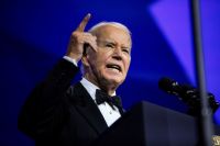 Biden anuncia pacote de US$ 8 bilhões em ajuda militar à Ucrânia