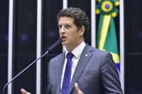 Ricardo Salles sobre queimadas: “Cenário é igual a 2020, mas pressão antes era maior”