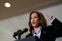 Kamala Harris diz que ataque a tiros em escola é "tragédia" e "ultrajante"