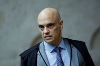 Moraes paralisa julgamento sobre revista íntima em presídios e manda análise para plenário físico