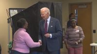 Joe Biden vota antecipadamente em Kamala Harris