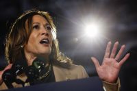 À CNN, Kamala diz que tenta alcançar todos os grupos no eleitorado e critica Trump