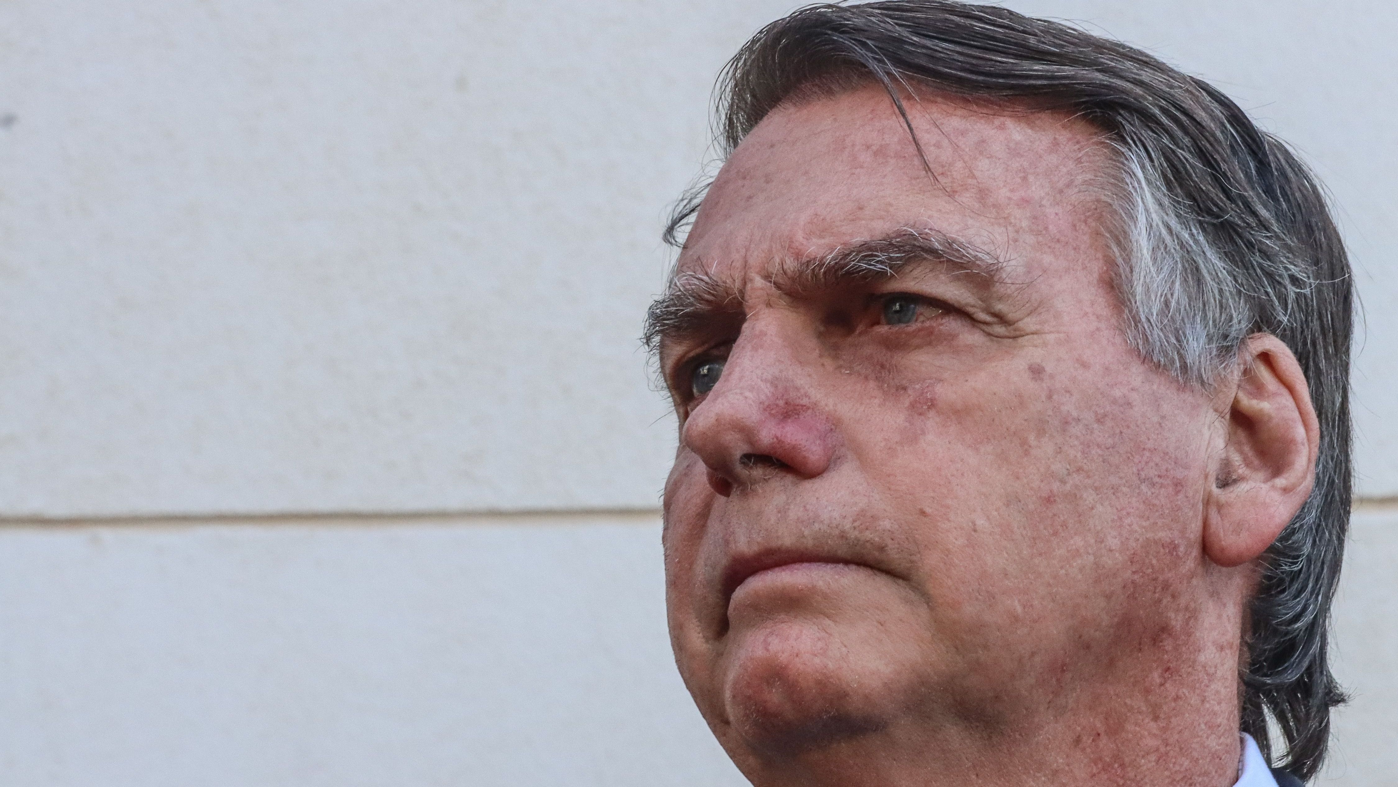 Análise: o que há contra e a favor para Bolsonaro reaver passaporte